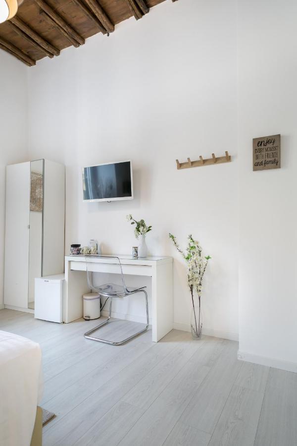 White Ostilia Guesthouse Рим Экстерьер фото