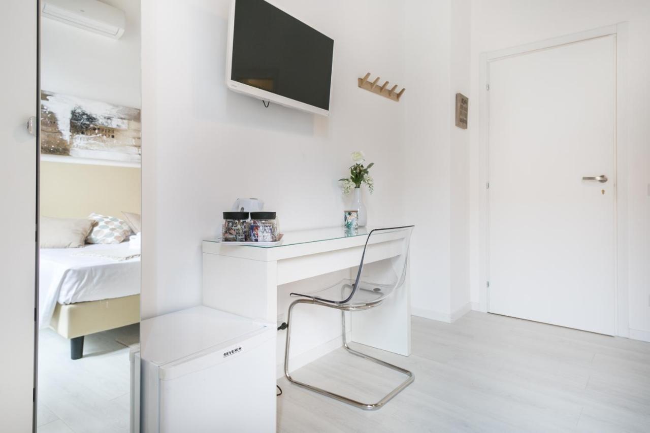 White Ostilia Guesthouse Рим Экстерьер фото