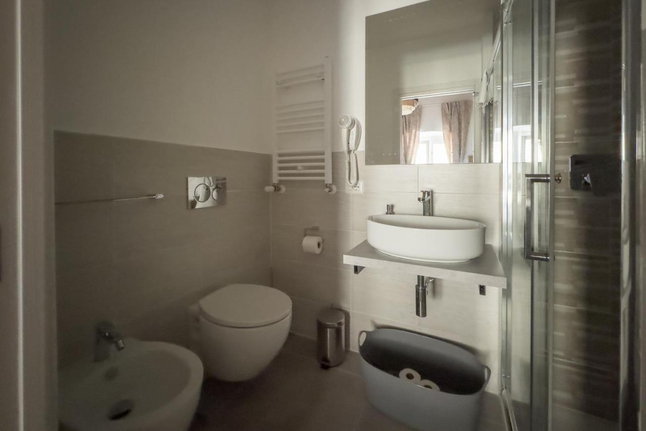 White Ostilia Guesthouse Рим Экстерьер фото